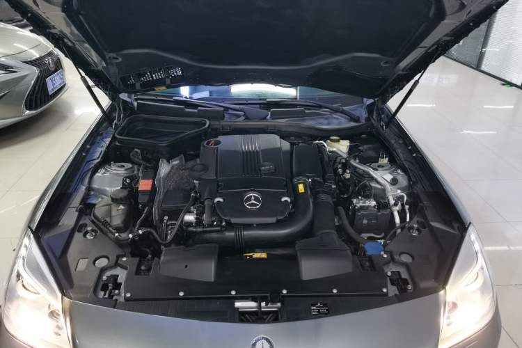 Used Mercedes-Benz SLK-Class 2011 SLK 200 Fashion Model Engine Bay