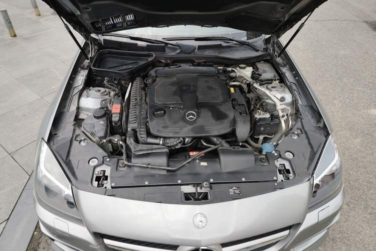 Used Mercedes-Benz SLK-Class 2011 SLK 350 Engine Bay