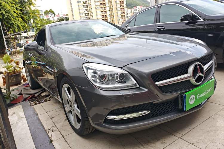 Used Mercedes-Benz SLK-Class 2011 SLK 200 Fashion Model Front Right 45 Deg