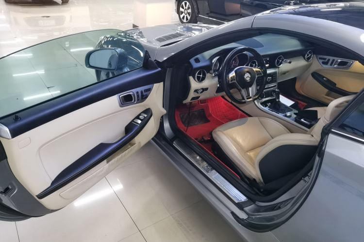 Used Mercedes-Benz SLK-Class 2011 SLK 200 Fashion Model Interior 3