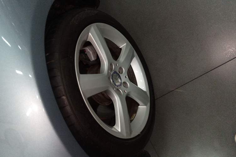 Used Mercedes-Benz SLK-Class 2011 SLK 200 Fashion Model Left Front Wheel Hub