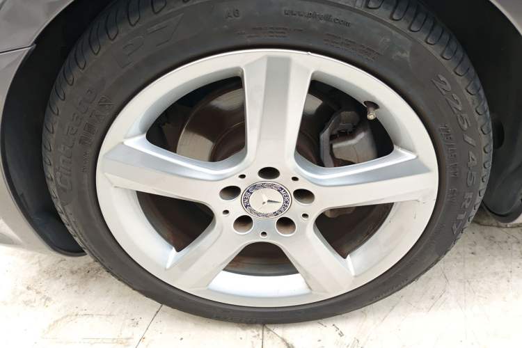 Used Mercedes-Benz SLK-Class 2011 SLK 200 Fashion Model Left Front Wheel Hub