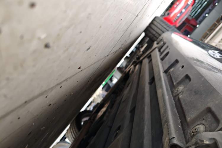 Used Mercedes-Benz SLK-Class 2011 SLK 200 Fashion Model Left Side Sill