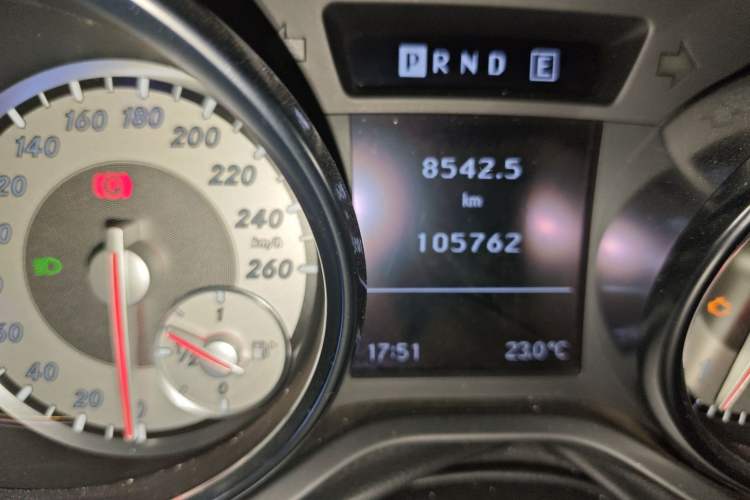 Used Mercedes-Benz SLK-Class 2011 SLK 200 Fashion Model Odometer Close Up