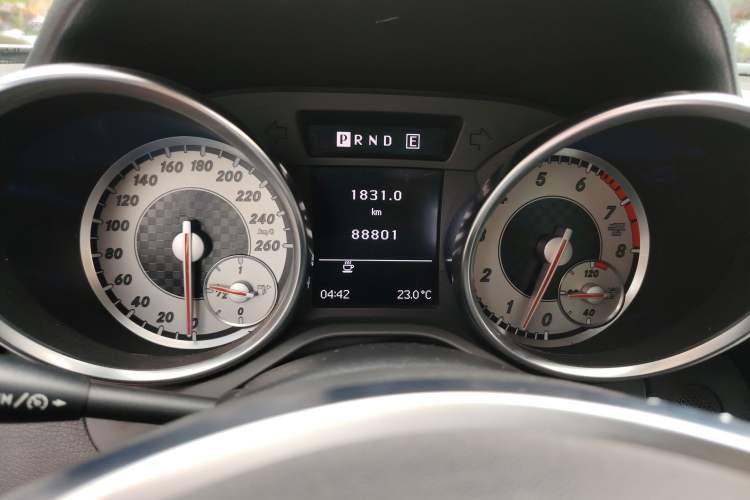 Used Mercedes-Benz SLK-Class 2011 SLK 350 Odometer Close Up