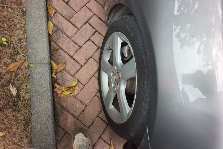 Used Mercedes-Benz SLK-Class 2011 SLK 200 Fashion Model Right Front Wheel Hub