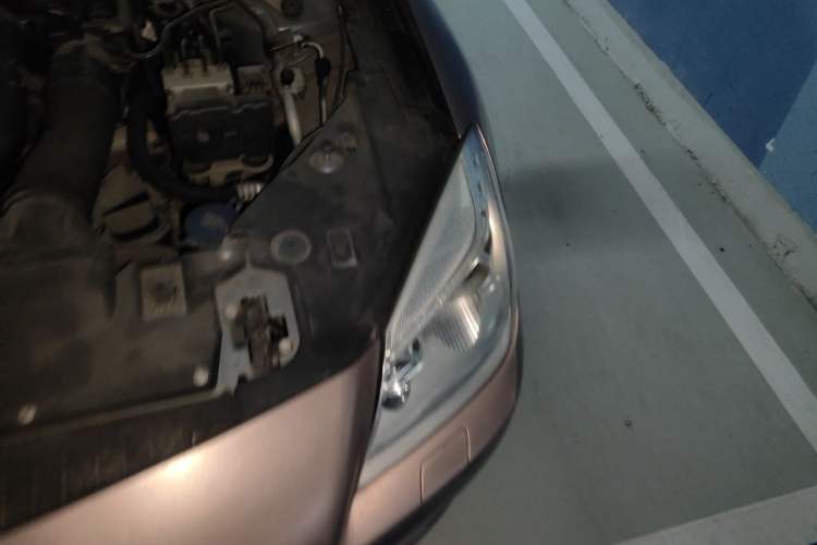 Used Mercedes-Benz SLK-Class 2011 SLK 200 Fashion Model Engine Bay Left