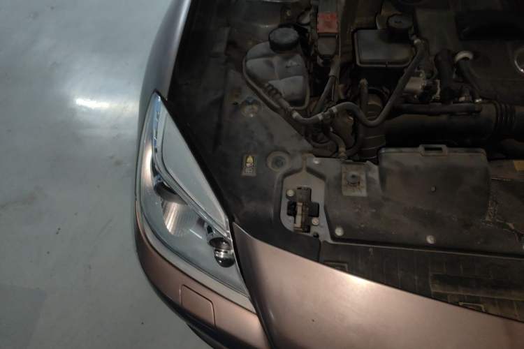 Used Mercedes-Benz SLK-Class 2011 SLK 200 Fashion Model Engine Bay Right