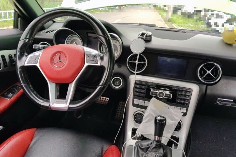 Used Mercedes-Benz SLK-Class 2011 SLK 200 Fashion Model Center Console
