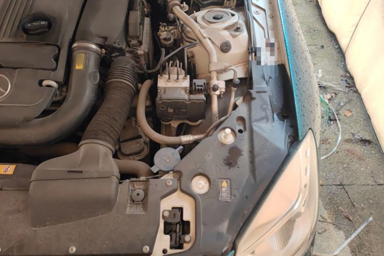 Used Mercedes-Benz SLK-Class 2011 SLK 200 Fashion Model Engine Bay Left