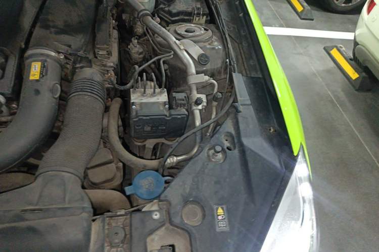 Used Mercedes-Benz SLK-Class 2011 SLK 200 Fashion Model Engine Bay Left
