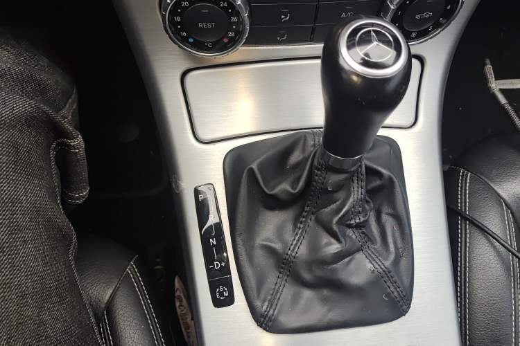 Used Mercedes-Benz SLK-Class 2011 SLK 200 Fashion Model Gear Lever