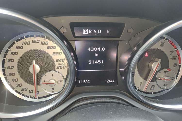 Used Mercedes-Benz SLK-Class 2011 SLK 200 Fashion Model Odometer Close Up