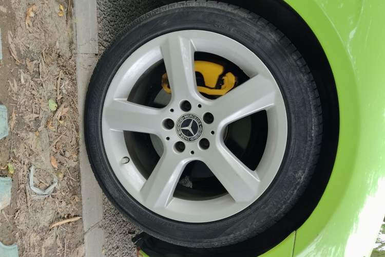Used Mercedes-Benz SLK-Class 2011 SLK 200 Fashion Model Right Front Wheel Hub