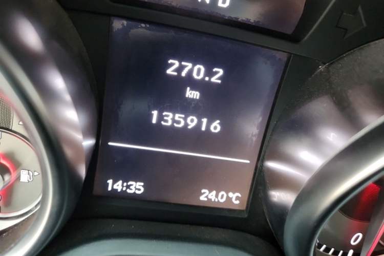 Used Mercedes-Benz SLK-Class 2011 SLK 200 Fashion Model Odometer Close Up