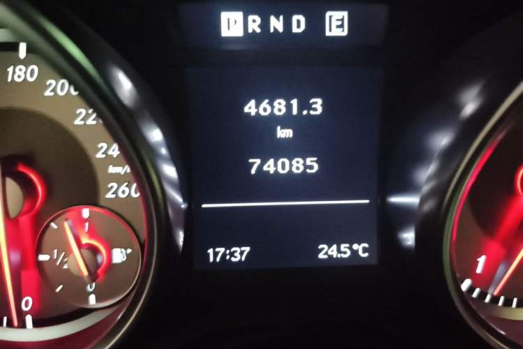 Used Mercedes-Benz SLK-Class 2011 SLK 200 Fashion Model Odometer Close Up