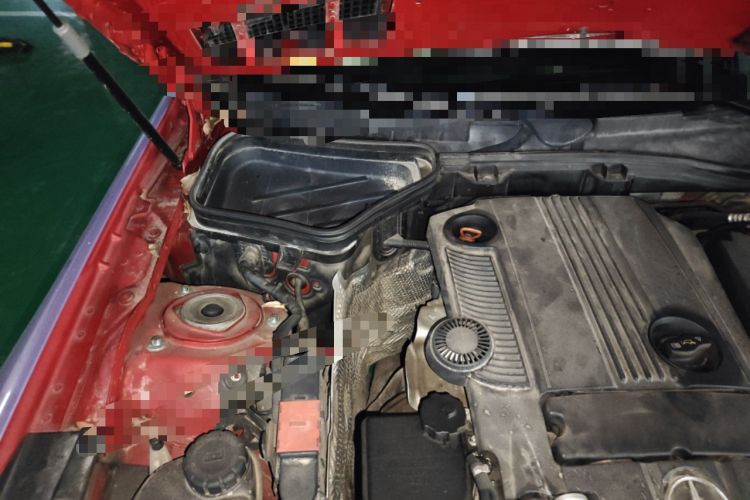 Used Mercedes-Benz SLK-Class 2011 SLK 200 Fashion Model Engine Bay Right
