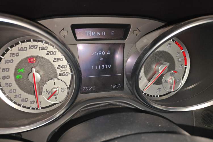 Used Mercedes-Benz SLK-Class 2011 SLK 200 Fashion Model Odometer Close Up