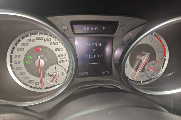Used Mercedes-Benz SLK-Class 2011 SLK 200 Fashion Model Odometer Close Up