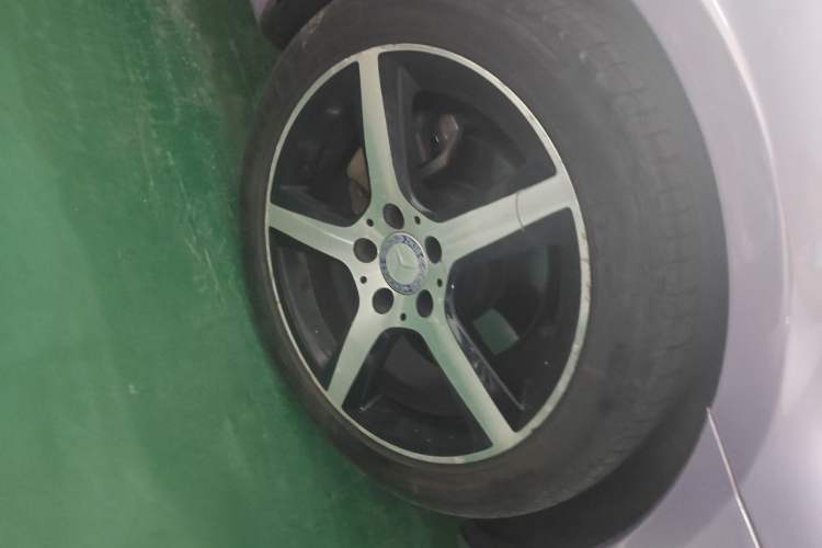 Used Mercedes-Benz SLK-Class 2011 SLK 200 Fashion Model Right Front Wheel Hub