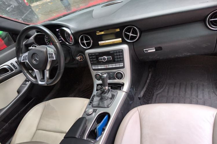 Used Mercedes-Benz SLK-Class 2011 SLK 200 Fashion Model Center Console
