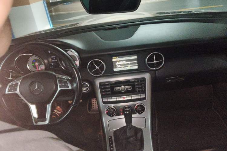 Used Mercedes-Benz SLK-Class 2011 SLK 200 Fashion Model Center Console