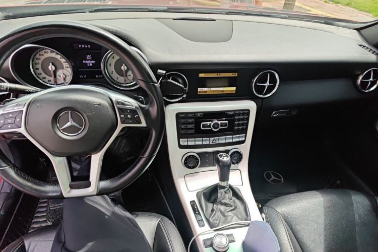 Used Mercedes-Benz SLK-Class 2011 SLK 200 Fashion Model Center Console