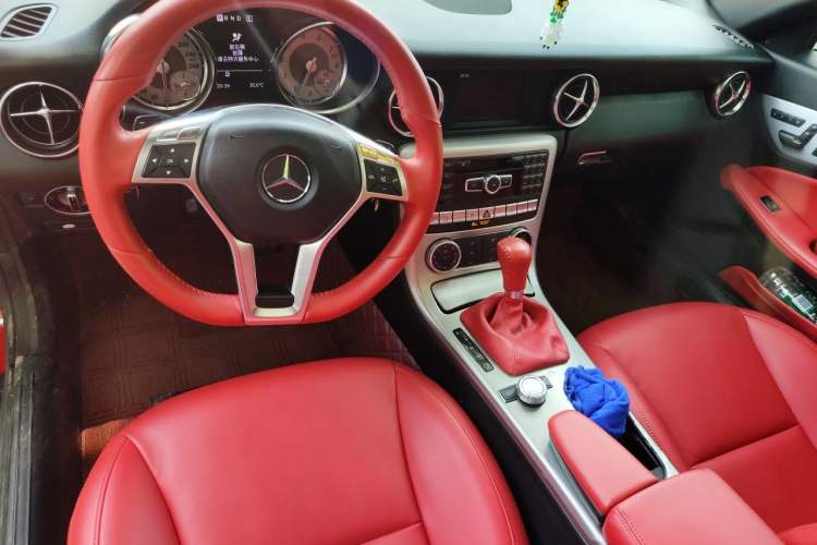 Used Mercedes-Benz SLK-Class 2011 SLK 200 Fashion Model Center Console