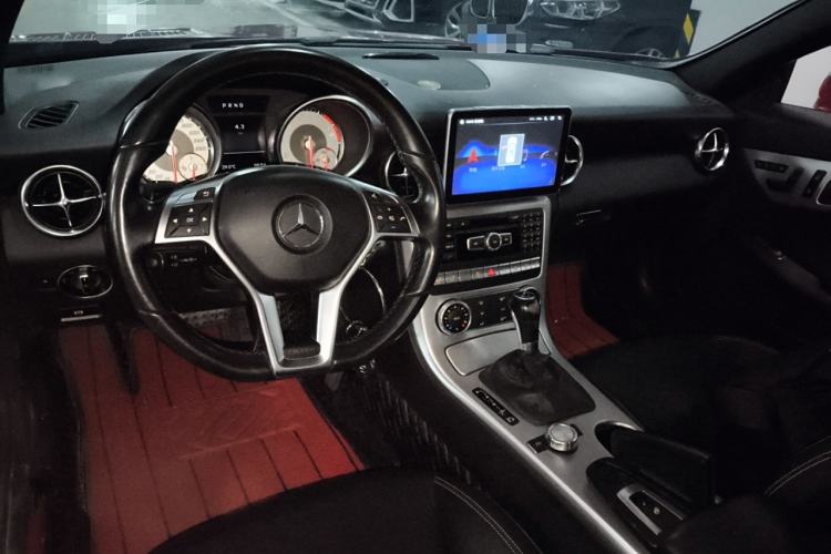 Used Mercedes-Benz SLK-Class 2011 SLK 200 Fashion Model Center Console