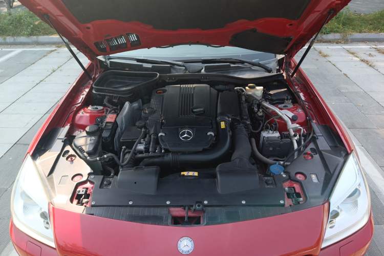 Used Mercedes-Benz SLK-Class 2011 SLK 200 Fashion Model Engine Bay