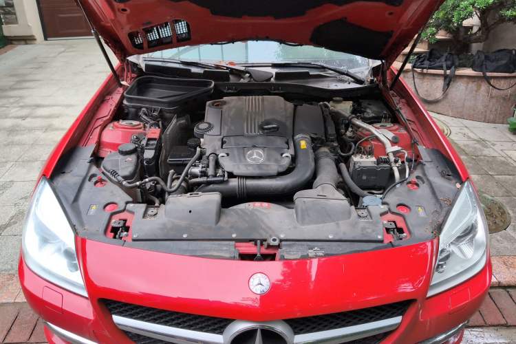 Used Mercedes-Benz SLK-Class 2011 SLK 200 Fashion Model Engine Bay