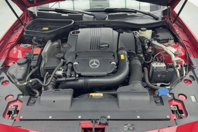 Used Mercedes-Benz SLK-Class 2011 SLK 200 Fashion Model Engine Bay