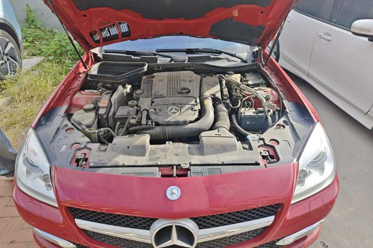 Used Mercedes-Benz SLK-Class 2011 SLK 200 Fashion Model Engine Bay