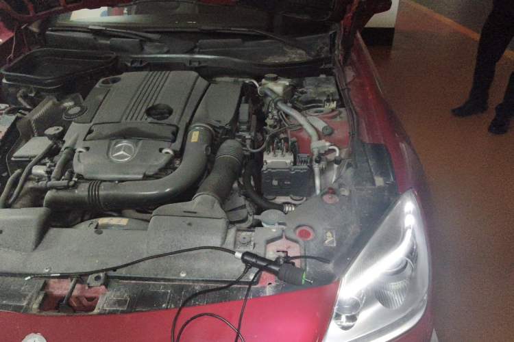 Used Mercedes-Benz SLK-Class 2011 SLK 200 Fashion Model Engine Bay Left
