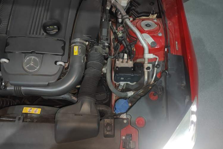 Used Mercedes-Benz SLK-Class 2011 SLK 200 Fashion Model Engine Bay Left