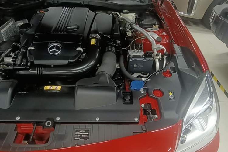 Used Mercedes-Benz SLK-Class 2011 SLK 200 Fashion Model Engine Bay Left