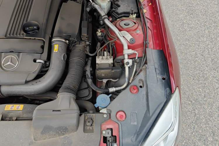 Used Mercedes-Benz SLK-Class 2011 SLK 200 Fashion Model Engine Bay Left