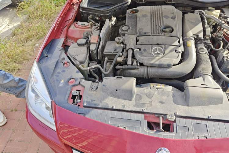 Used Mercedes-Benz SLK-Class 2011 SLK 200 Fashion Model Engine Bay Right