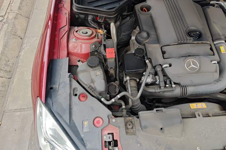 Used Mercedes-Benz SLK-Class 2011 SLK 200 Fashion Model Engine Bay Right