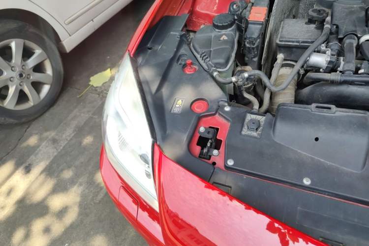 Used Mercedes-Benz SLK-Class 2011 SLK 200 Fashion Model Engine Bay Right