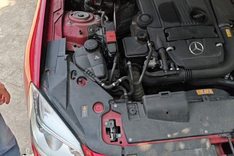 Used Mercedes-Benz SLK-Class 2011 SLK 200 Fashion Model Engine Bay Right