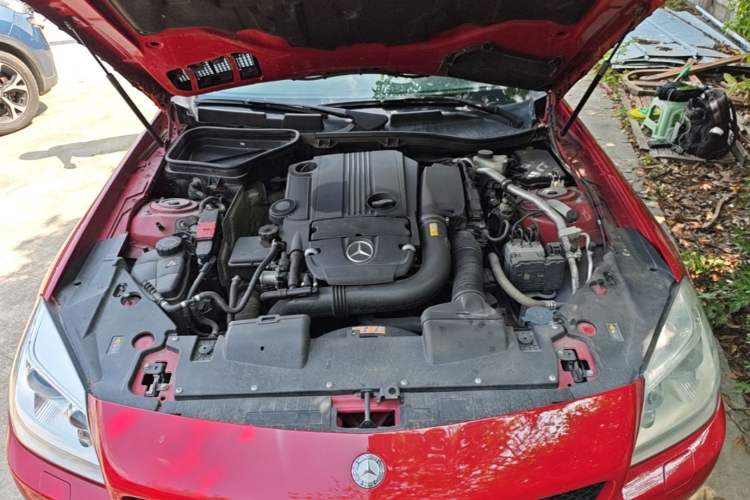Used Mercedes-Benz SLK-Class 2011 SLK 200 Fashion Model Engine Bay