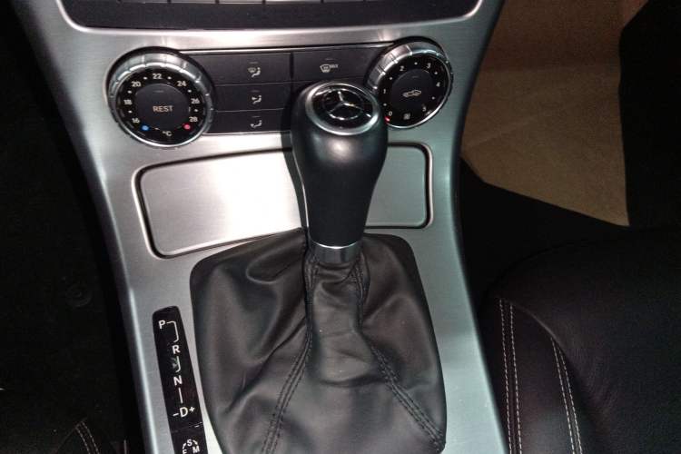 Used Mercedes-Benz SLK-Class 2011 SLK 200 Fashion Model Gear Lever