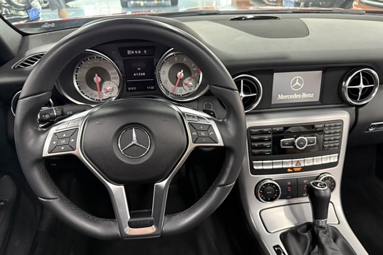 Used Mercedes-Benz SLK-Class 2011 SLK 200 Fashion Model Interior 3