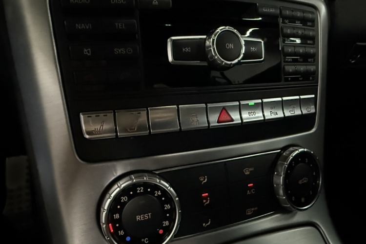 Used Mercedes-Benz SLK-Class 2011 SLK 200 Fashion Model Interior 4
