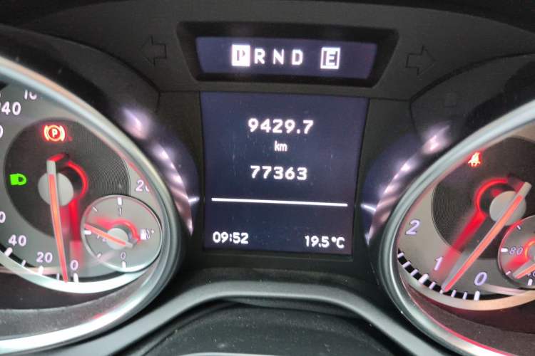 Used Mercedes-Benz SLK-Class 2011 SLK 200 Fashion Model Odometer Close Up