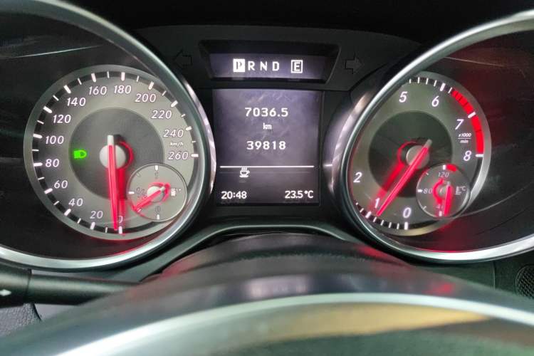 Used Mercedes-Benz SLK-Class 2011 SLK 200 Fashion Model Odometer Close Up
