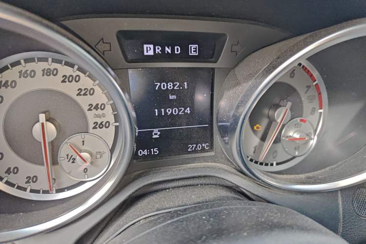 Used Mercedes-Benz SLK-Class 2011 SLK 200 Fashion Model Odometer Close Up