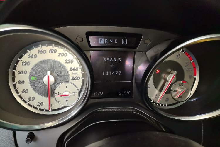 Used Mercedes-Benz SLK-Class 2011 SLK 200 Fashion Model Odometer Close Up