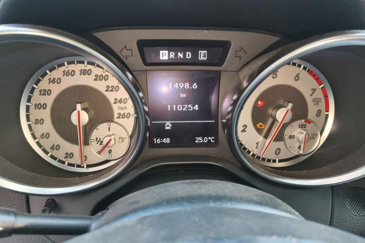 Used Mercedes-Benz SLK-Class 2011 SLK 200 Fashion Model Odometer Close Up
